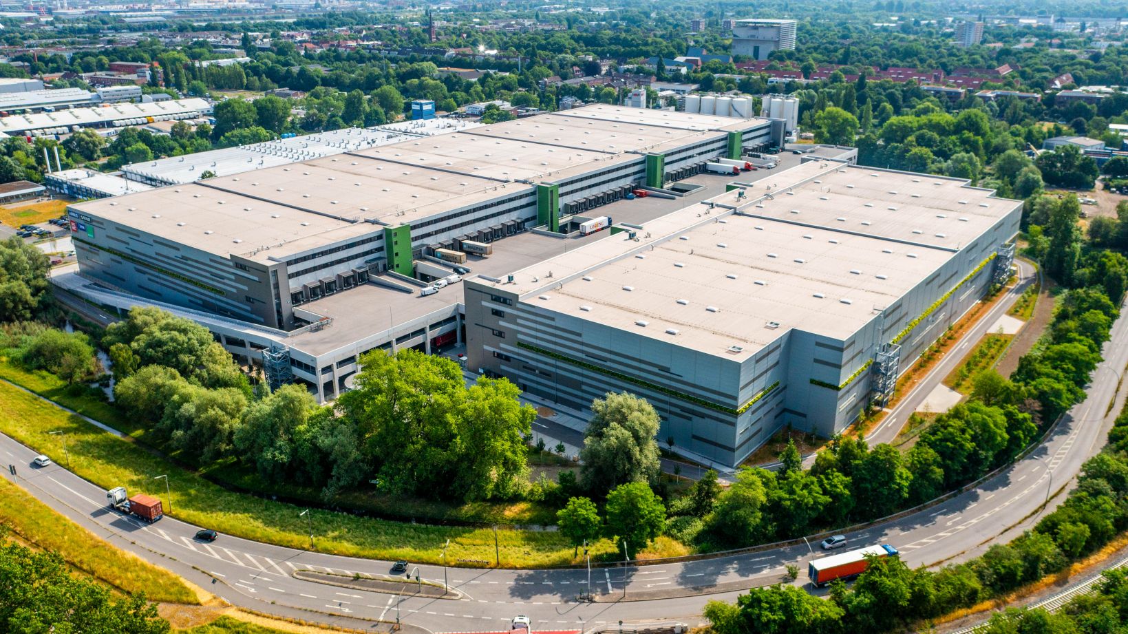 Die erste zweistöckige Logistik- und Gewerbeimmobilie in Deutschland: FOUR PARX „MACH²“ in Hamburg Wilhelmsburg. Copyright: FOUR PARX GmbH.